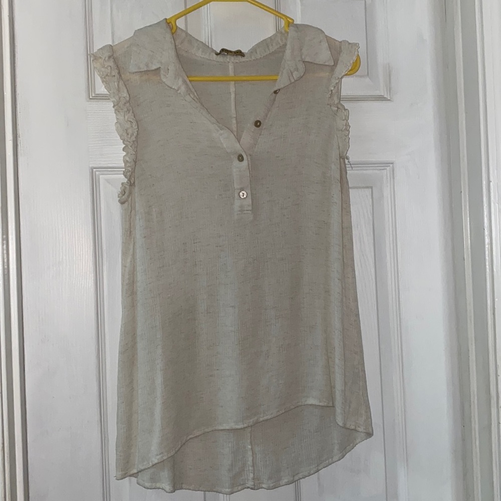 Cream sleeveless high/low top with buttons & little ruffles on the sleeves